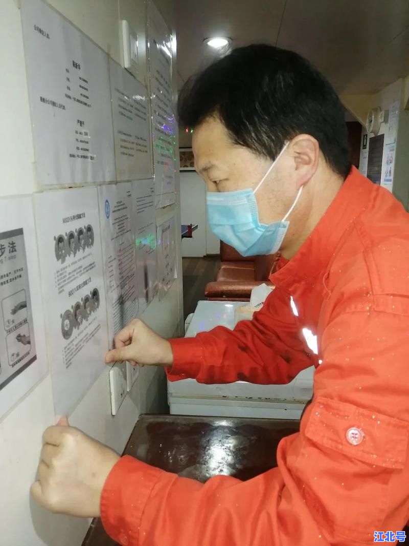 阿克苏疫情期间张军武坚守岗位的感人事迹：社区防控值班记录背后的平凡英雄力量