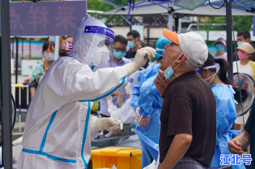 详细阅读:江苏扬州发现1例核酸阳性人员轨迹公布!最新管控通告、疫情风险与核酸检测点信息汇总 江苏扬州发现1例核酸阳性人员轨迹公布!最新管控通告、疫情风险与核酸检测点信息汇总